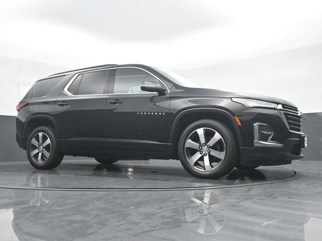 Used 2023 Chevrolet Traverse LT w/ LT Premium Package AWD/4WD image 32