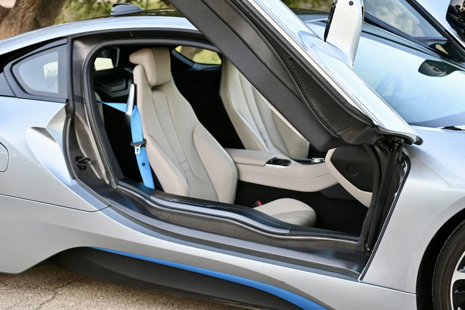 Used 2014 BMW i8 AWD/4WD image 16