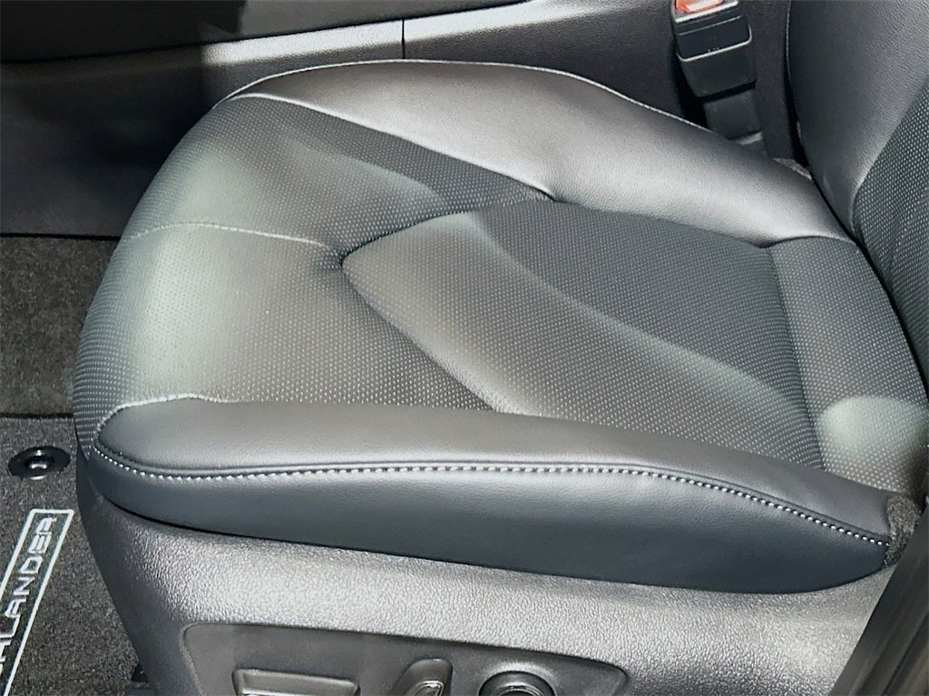New 2026 Toyota Highlander Limited image 18