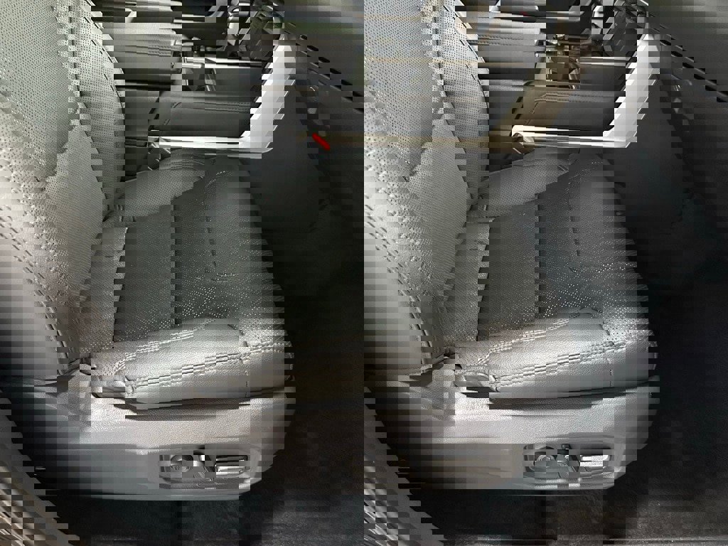 Used 2024 Toyota Tundra Limited image 59