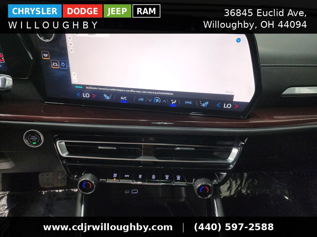 Used 2025 Chevrolet Traverse Z71 AWD/4WD image 21