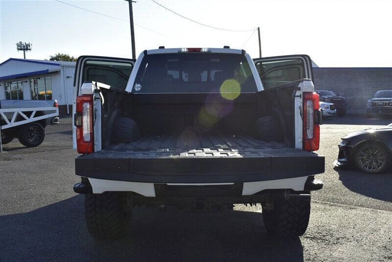 Used 2024 Ford F350 Platinum image 35