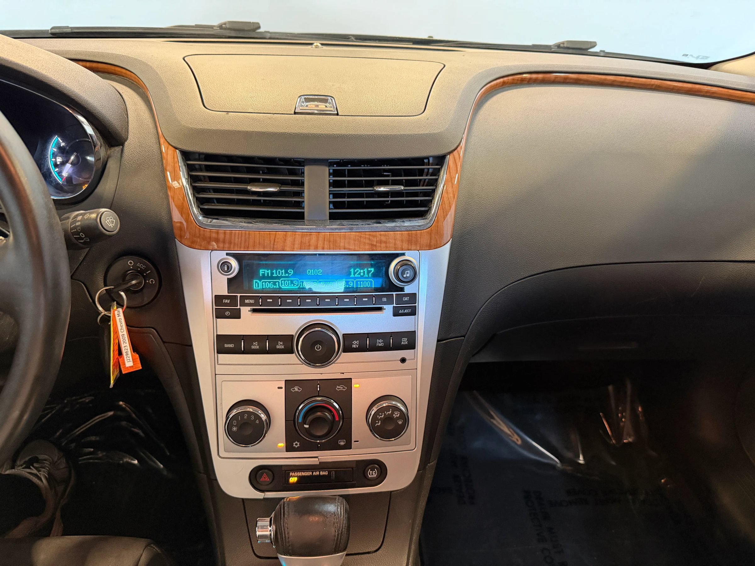 Used 2009 Chevrolet Malibu LT w/ Rear Power Package FWD image 16