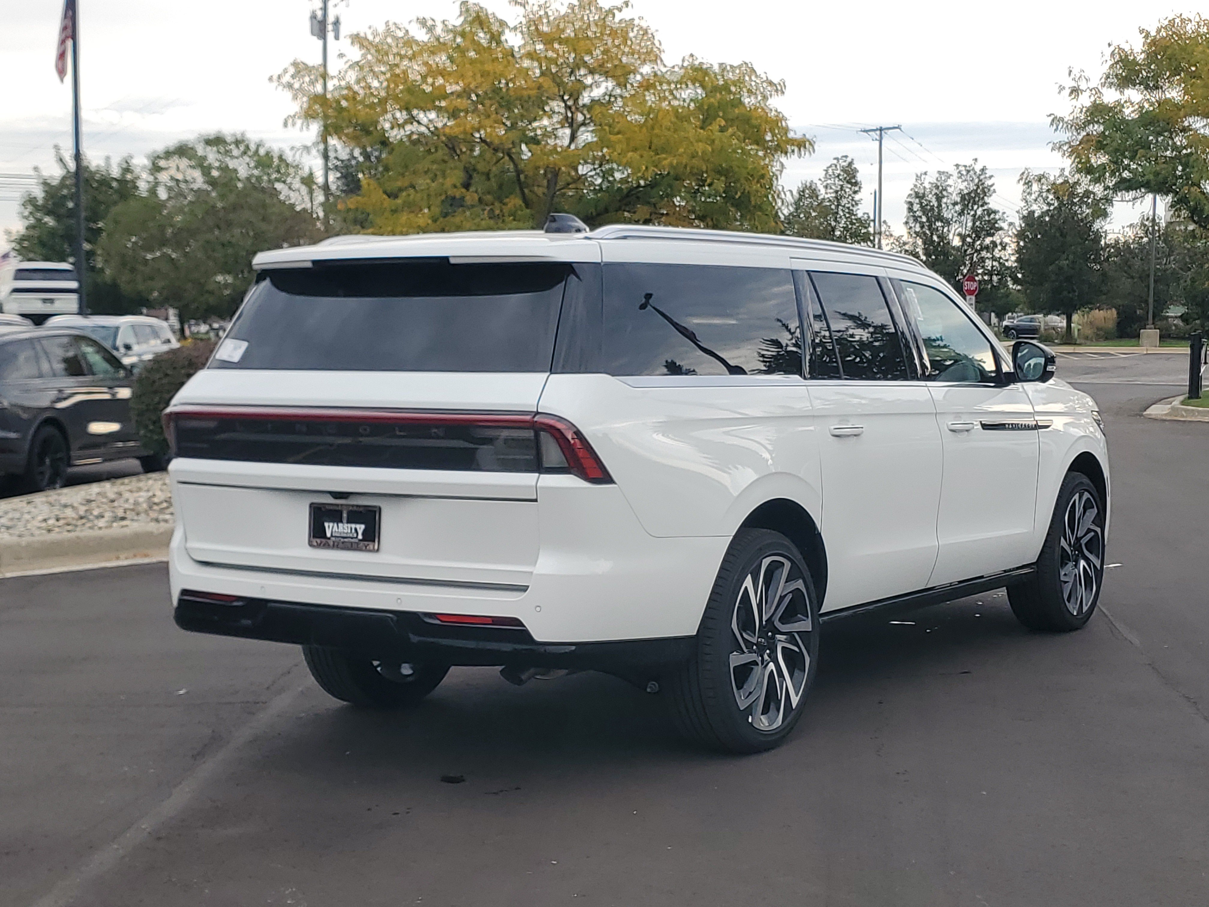 New 2027 Lincoln Navigator L Black Label AWD/4WD image 4