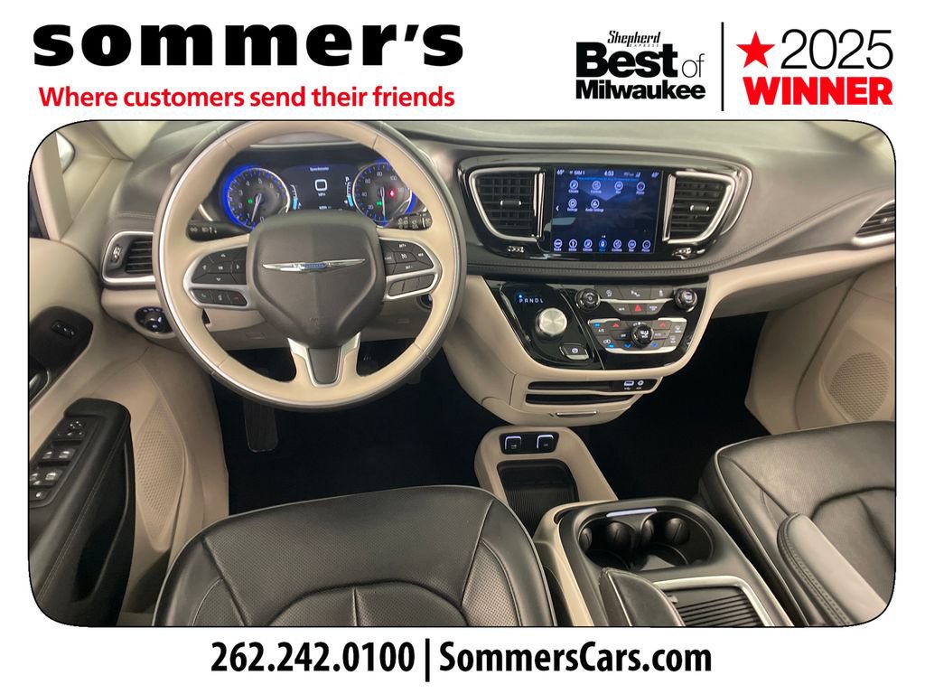 Used 2018 Chrysler Pacifica Limited w/ Tire & Wheel Group FWD image 12