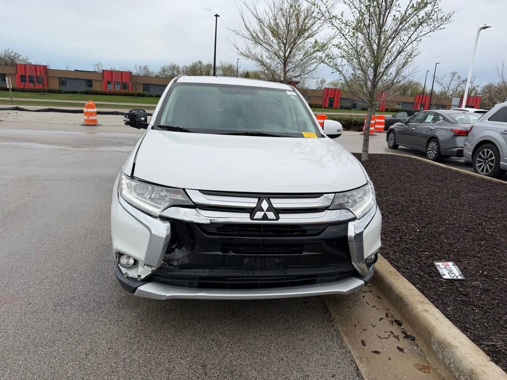 Used 2017 Mitsubishi Outlander FWD image 2