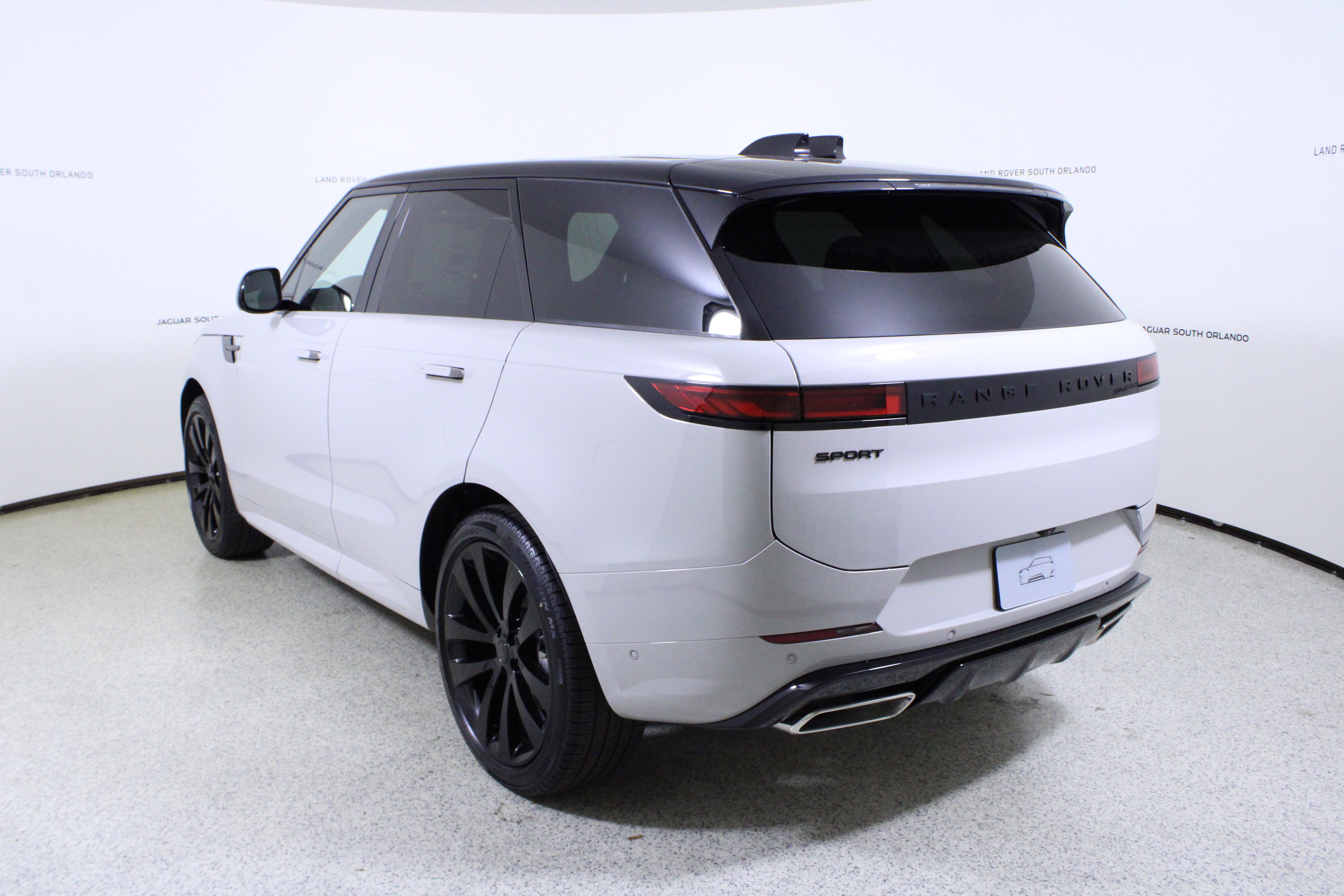 New 2026 Land Rover Range Rover Sport Dynamic SE AWD/4WD image 5