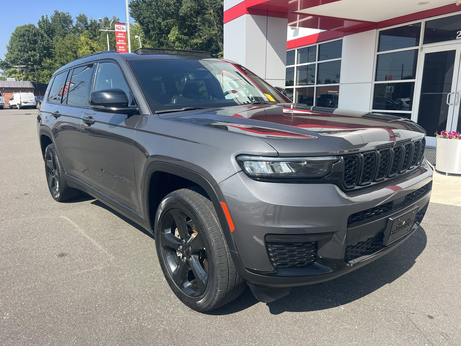 Used 2023 Jeep Grand Cherokee L Laredo AWD/4WD image 6