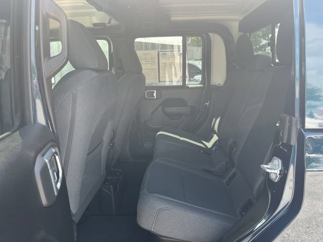 Used 2025 Jeep Gladiator Sport AWD/4WD image 19