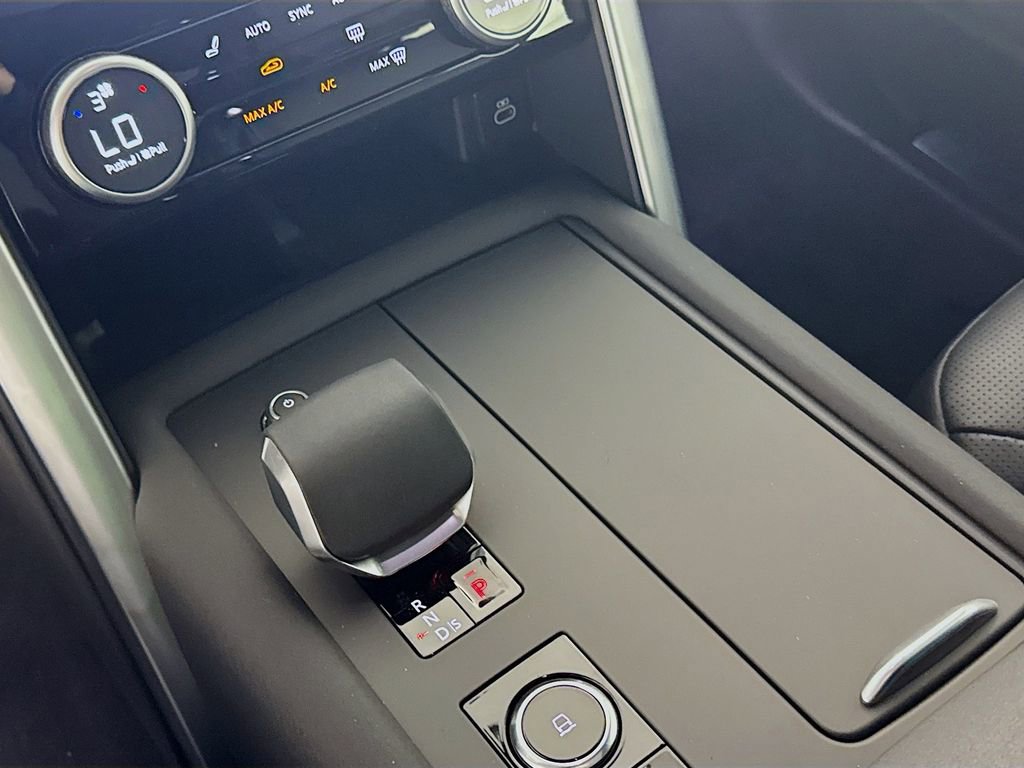 New 2025 Land Rover Discovery S image 16