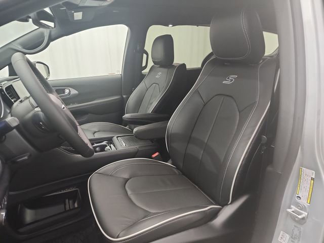 New 2026 Chrysler Pacifica Limited image 14