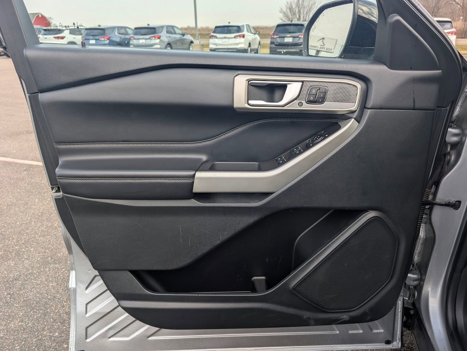 Used 2023 Ford Explorer Limited w/ Equipment Group 301A image 7