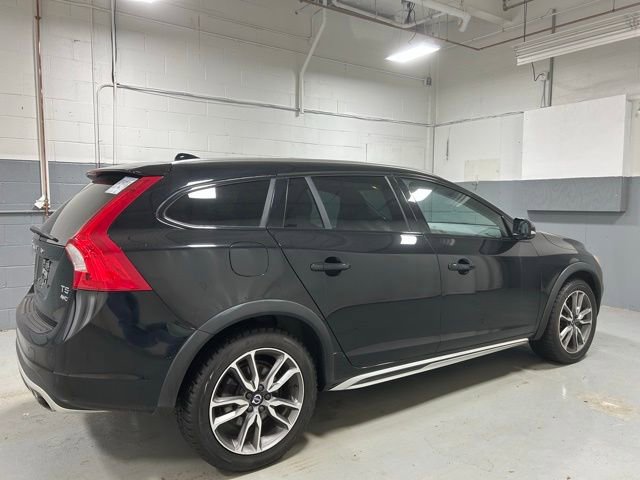 Used 2018 Volvo V60 T5 Cross Country w/ Convenience Package image 3