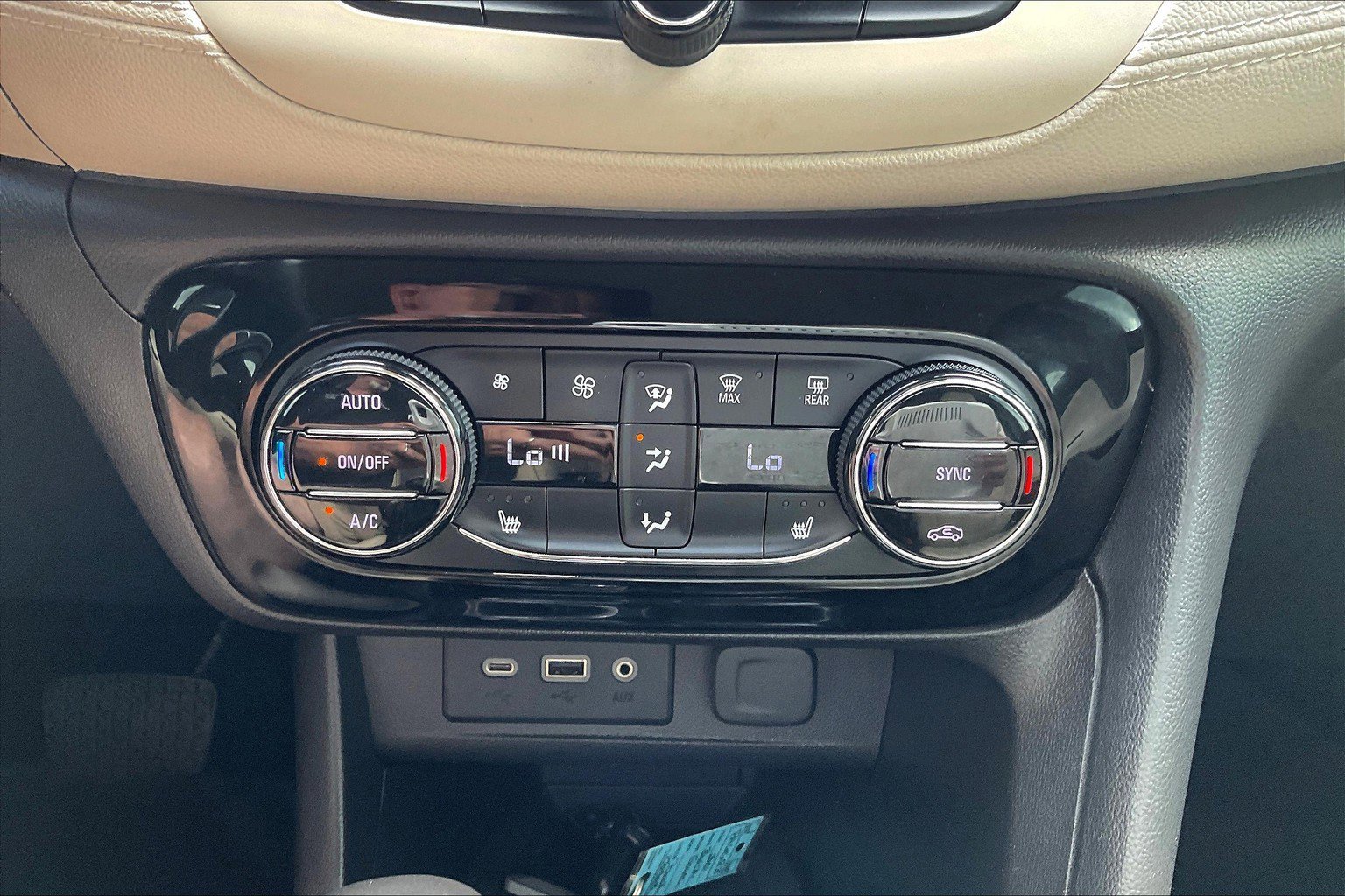 Used 2021 Buick Encore GX Select image 32