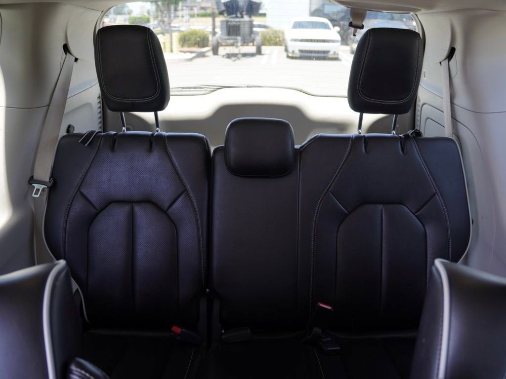 Used 2023 Chrysler Pacifica Limited image 28