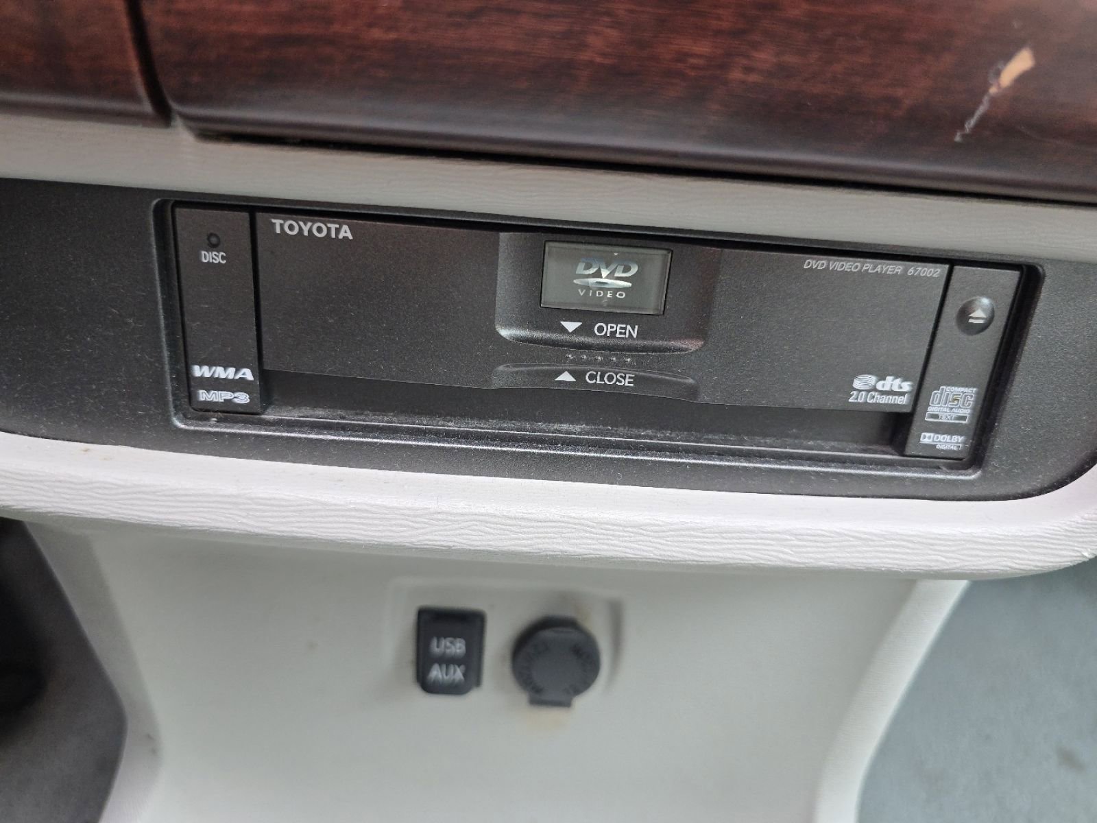 Used 2012 Toyota Sienna XLE w/ Premium Pkg FWD image 9