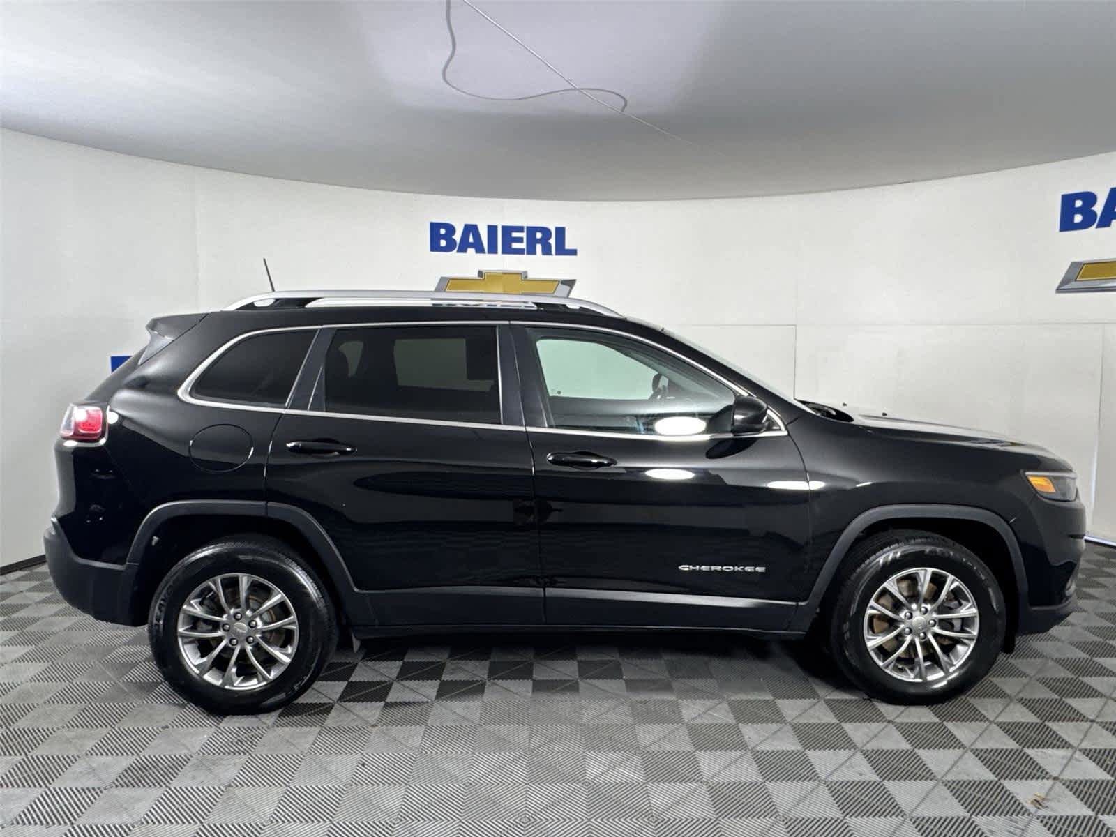 Used 2019 Jeep Cherokee Latitude Plus AWD/4WD image 6