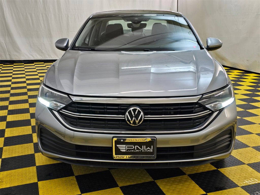 Used 2023 Volkswagen Jetta SE w/ Panoramic Sunroof Package image 8
