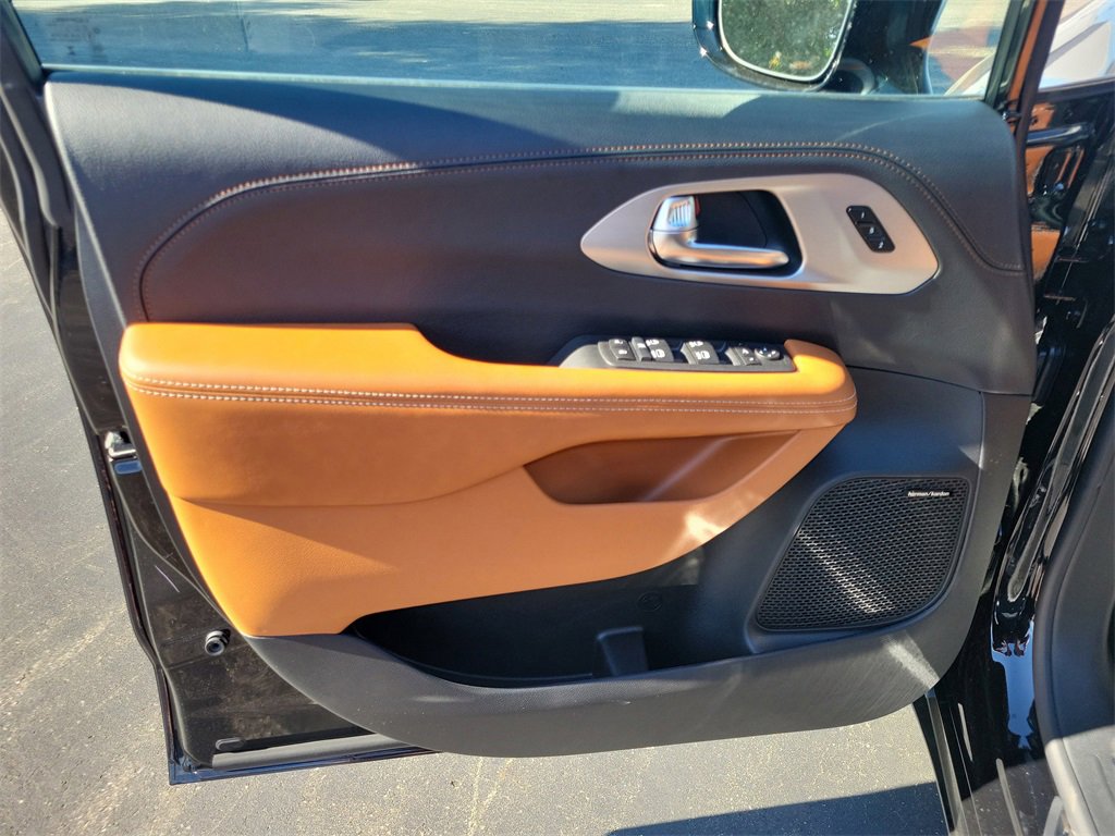 New 2026 Chrysler Pacifica Pinnacle image 21
