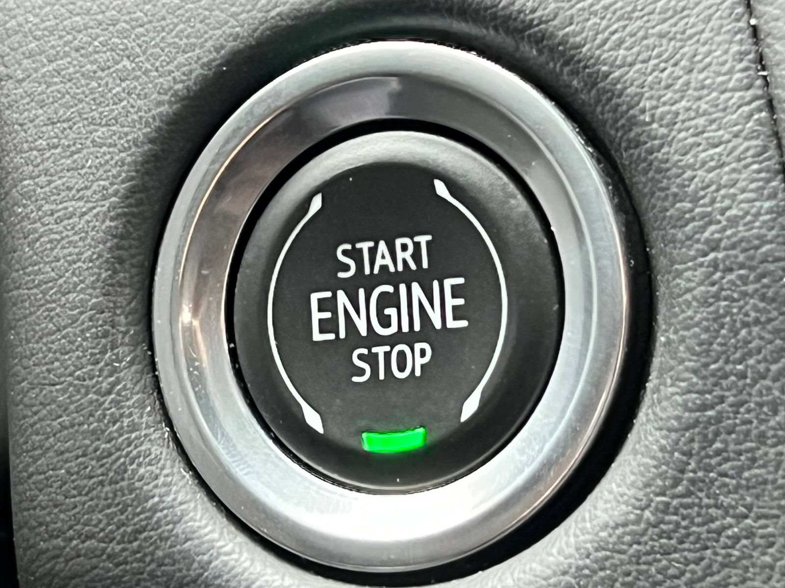 Used 2023 GMC Yukon XL AT4 w/ AT4 Premium Plus Package AWD/4WD image 40