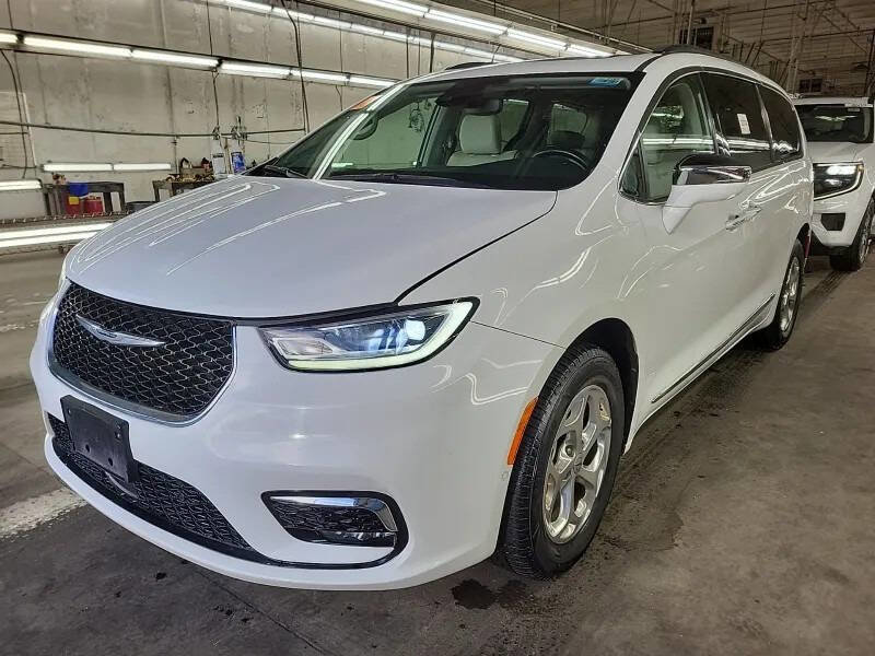 Used 2021 Chrysler Pacifica Limited w/ Premium & Safety Sphere Group AWD/4WD image 5