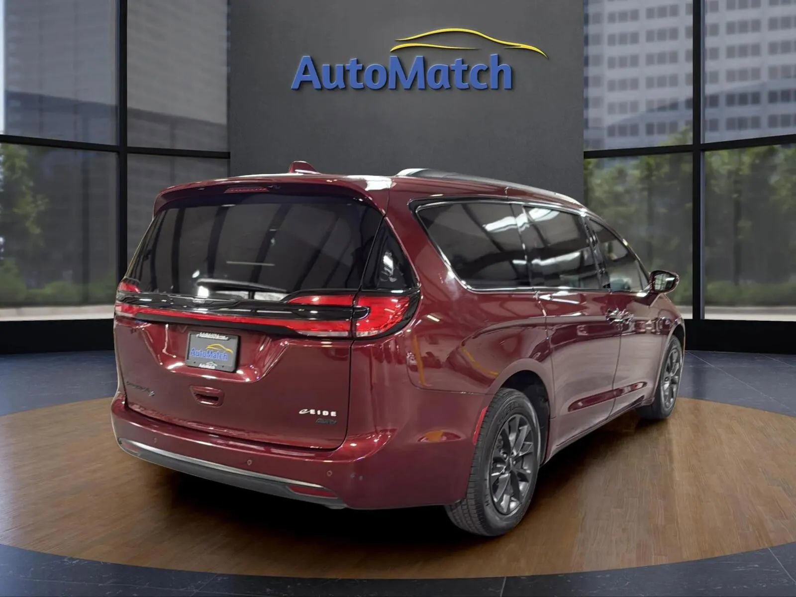 Used 2021 Chrysler Pacifica Touring w/ Uconnect Theater Family Group image 10