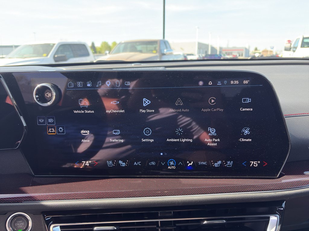 Used 2025 Chevrolet Traverse RS AWD/4WD image 13