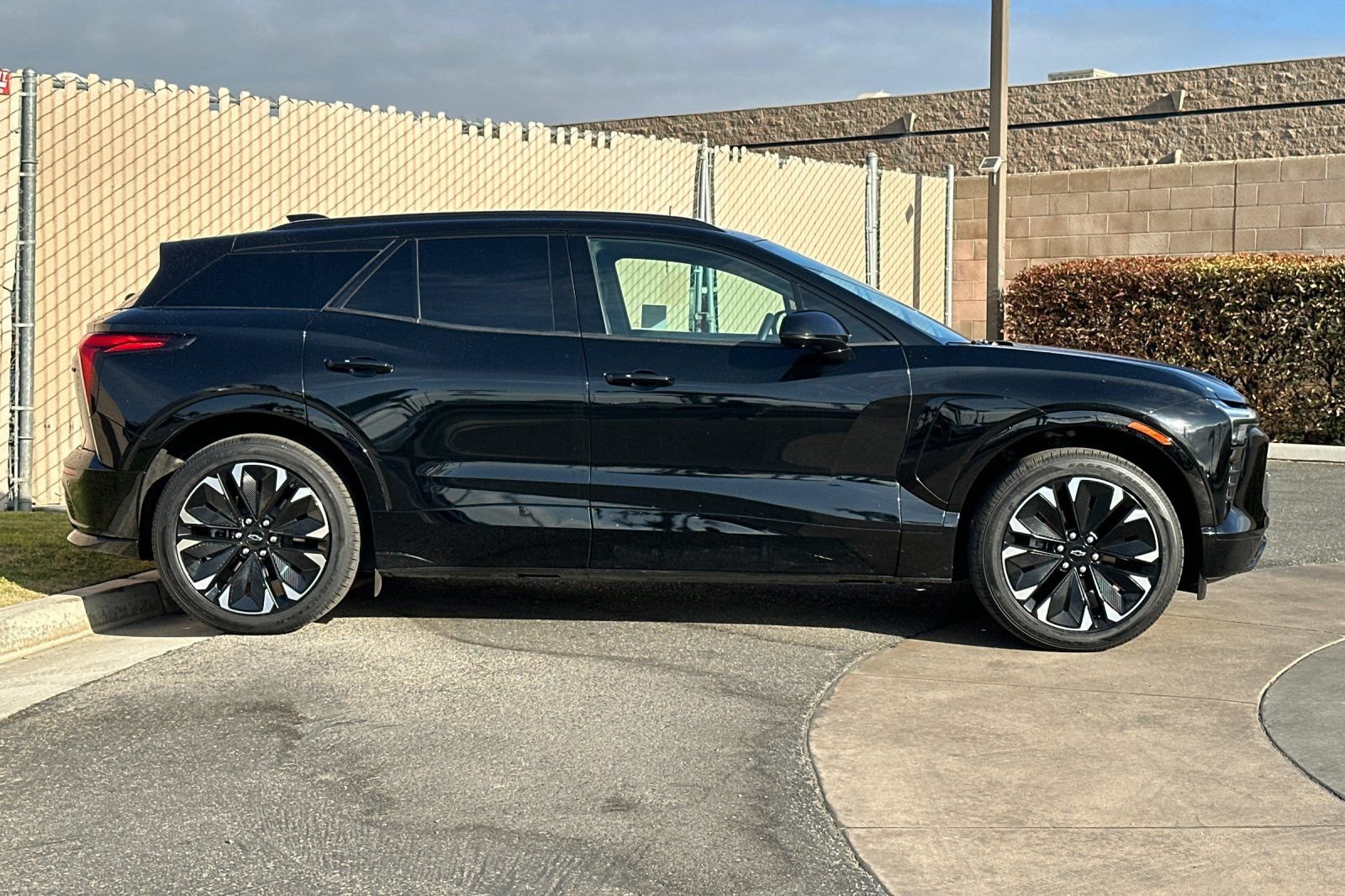 Certified 2025 Chevrolet Blazer EV RS RWD image 3