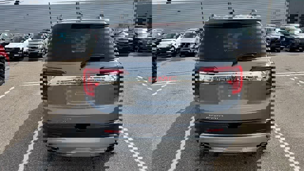 Used 2021 GMC Acadia SLE w/ Driver Convenience Package image 6