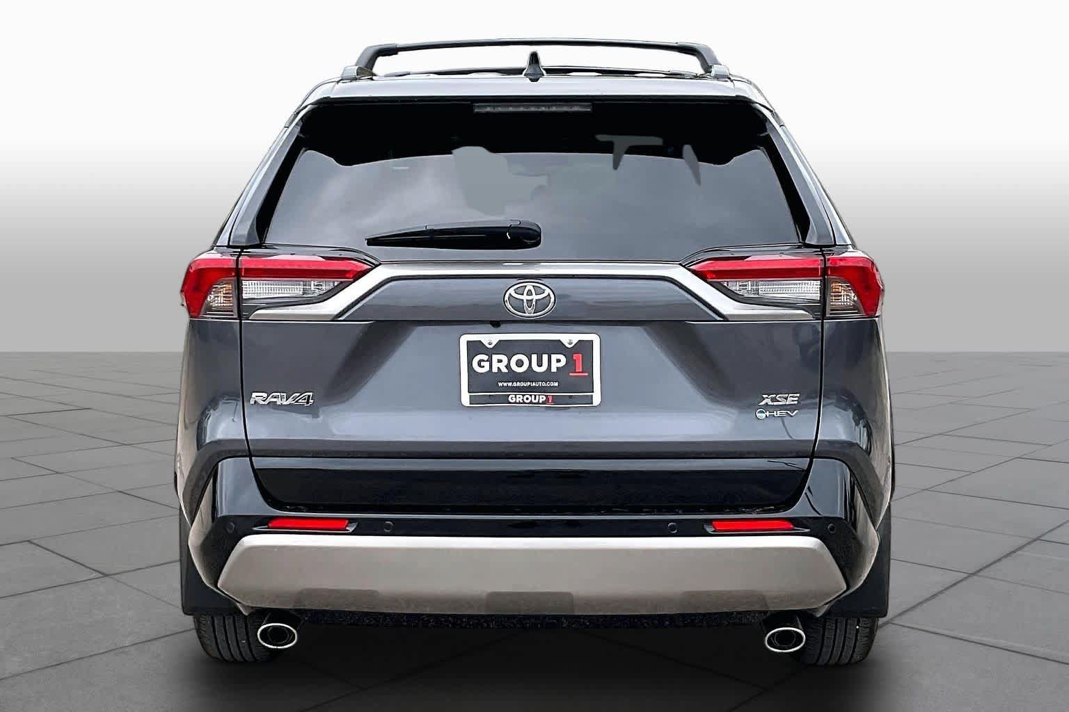 Used 2025 Toyota RAV4 XSE AWD/4WD image 5