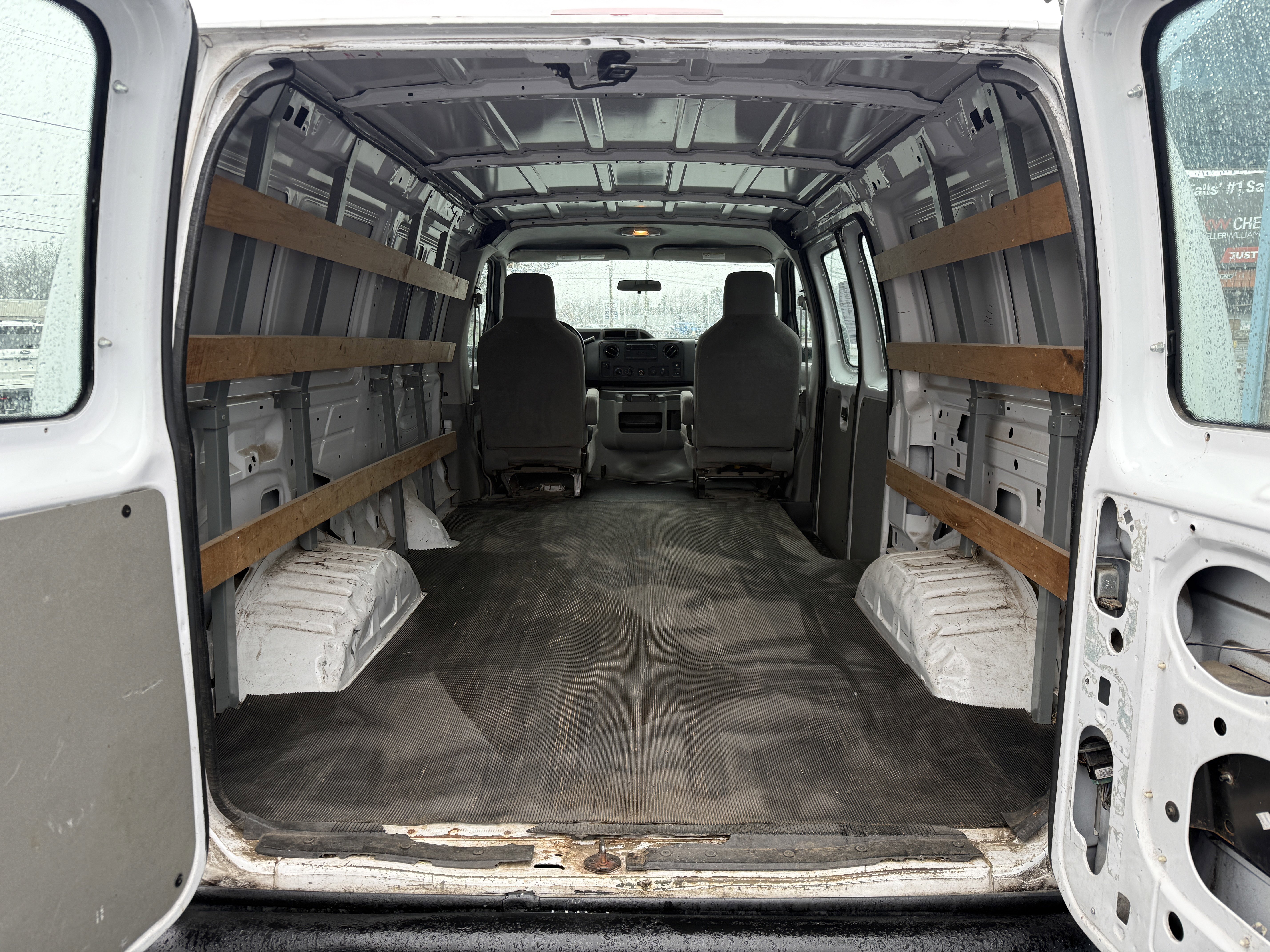 Used 2014 Ford E-250 and Econoline 250 w/ Power Group image 26