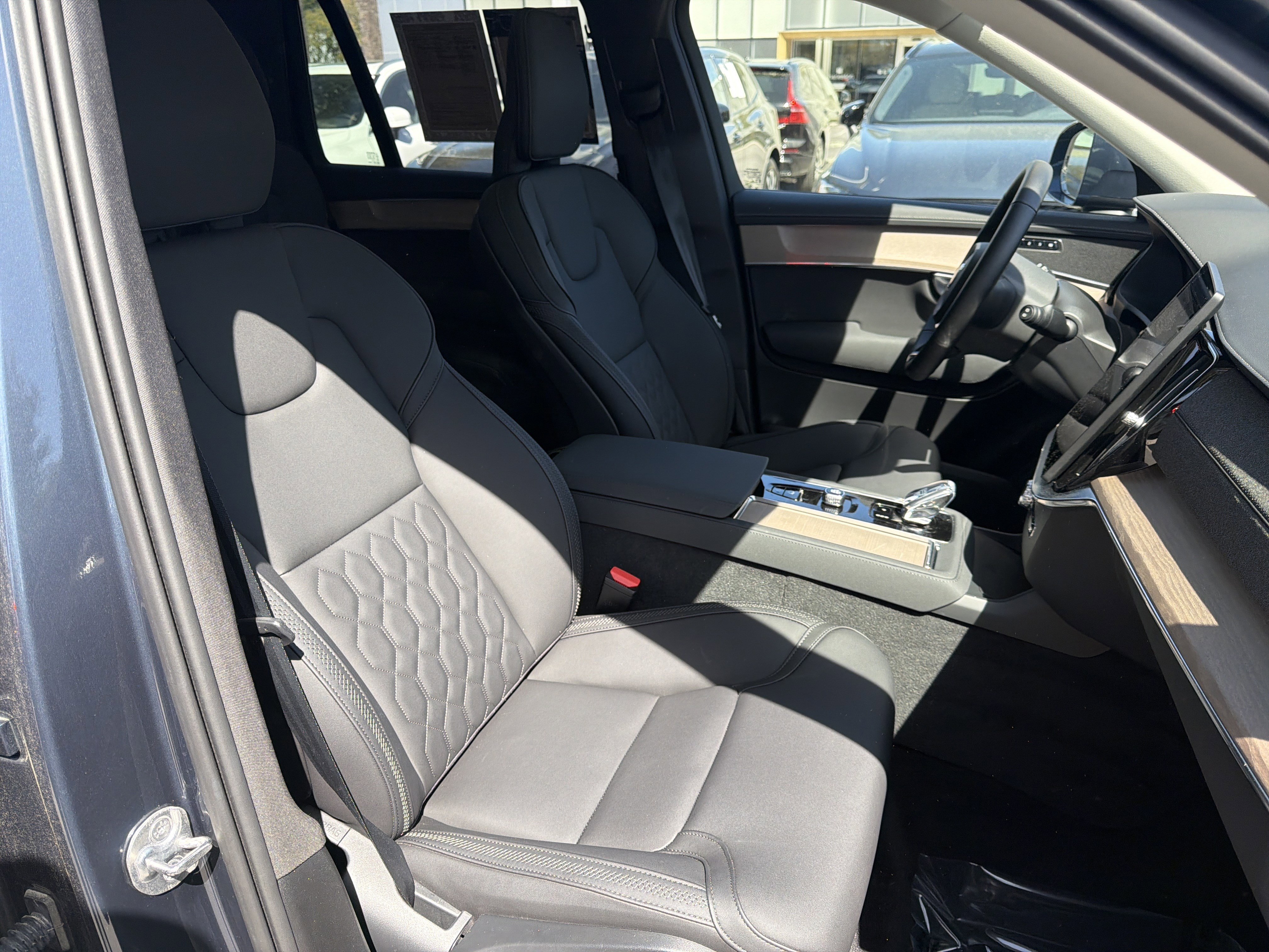 Used 2025 Volvo XC90 B6 Plus image 35