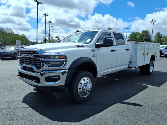 New 2026 RAM 5500 Tradesman w/ Chrome Appearance Group AWD/4WD image 3