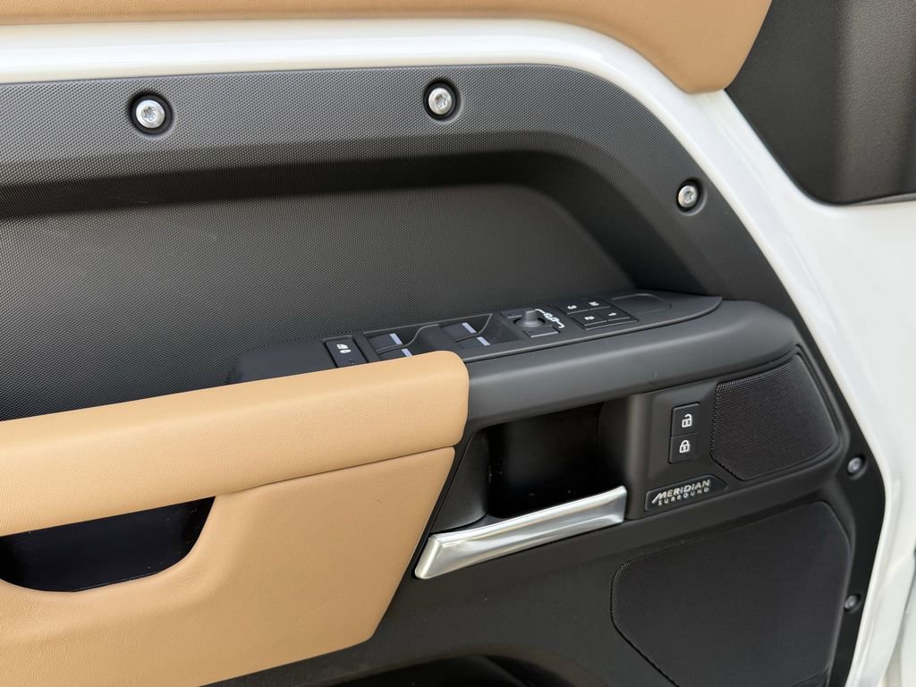 New 2026 Land Rover Defender 110 X-Dynamic SE image 16
