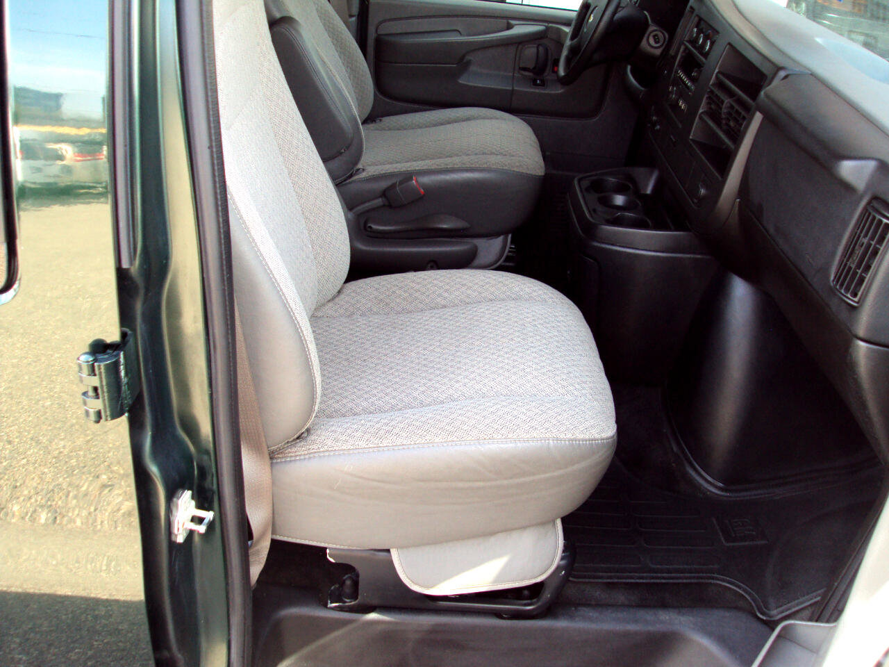 Used 2014 Chevrolet Express 1500 LT w/ LT Preferred Equipment Group AWD/4WD image 15