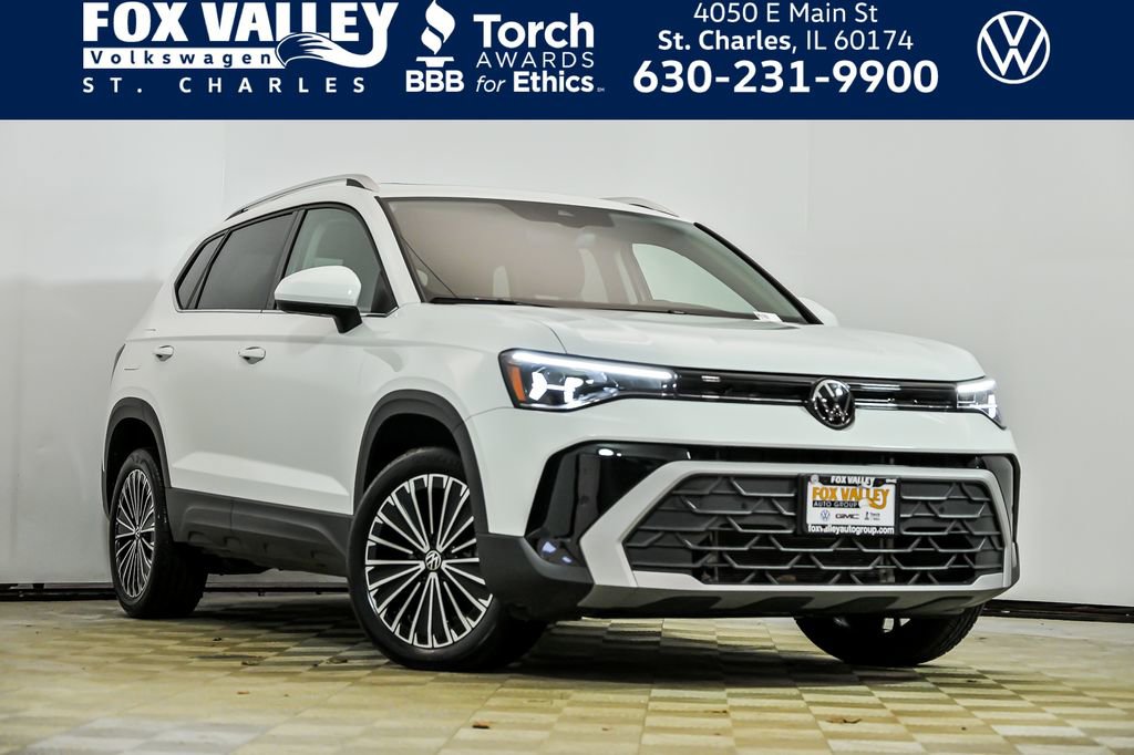 Used 2025 Volkswagen Taos SE w/ Panoramic Sunroof Package FWD image 1