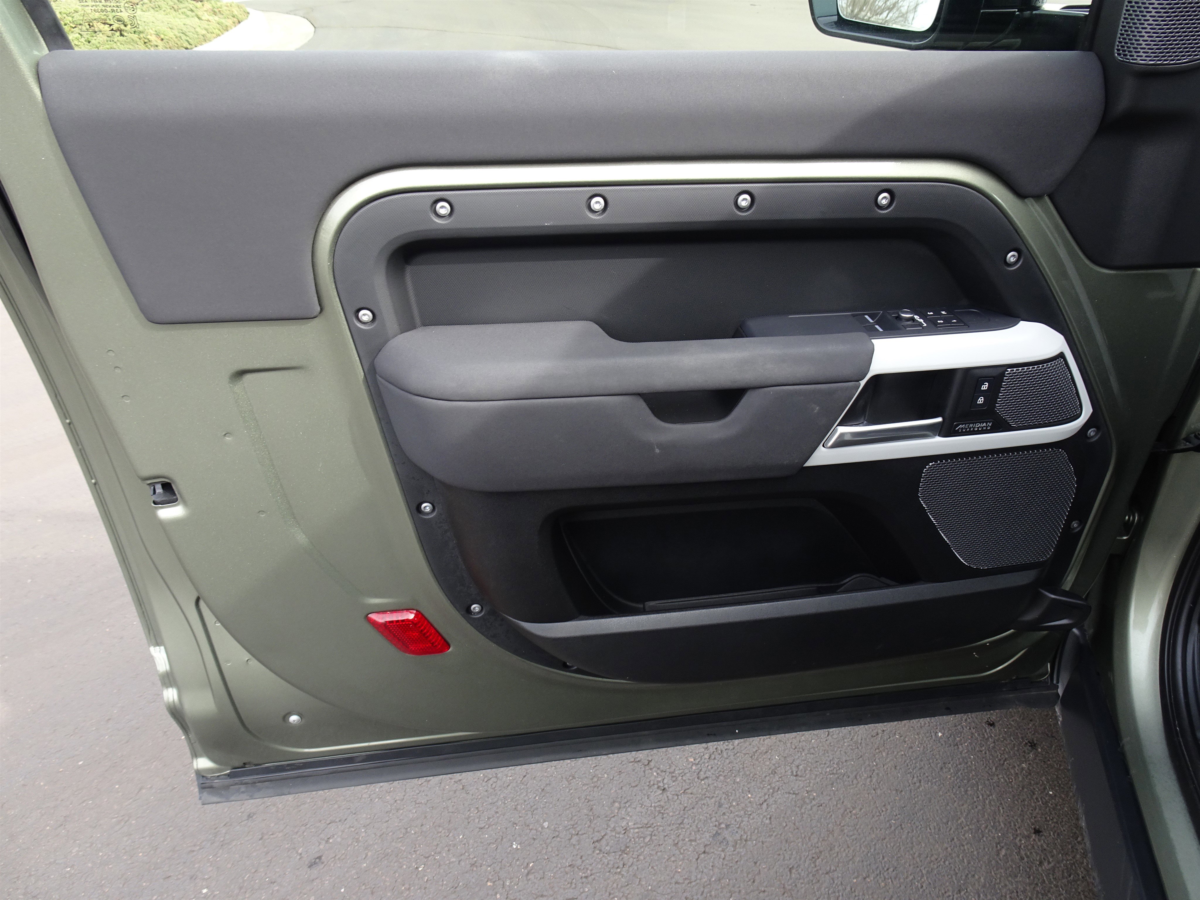 Certified 2023 Land Rover Defender 90 X-Dynamic SE image 14