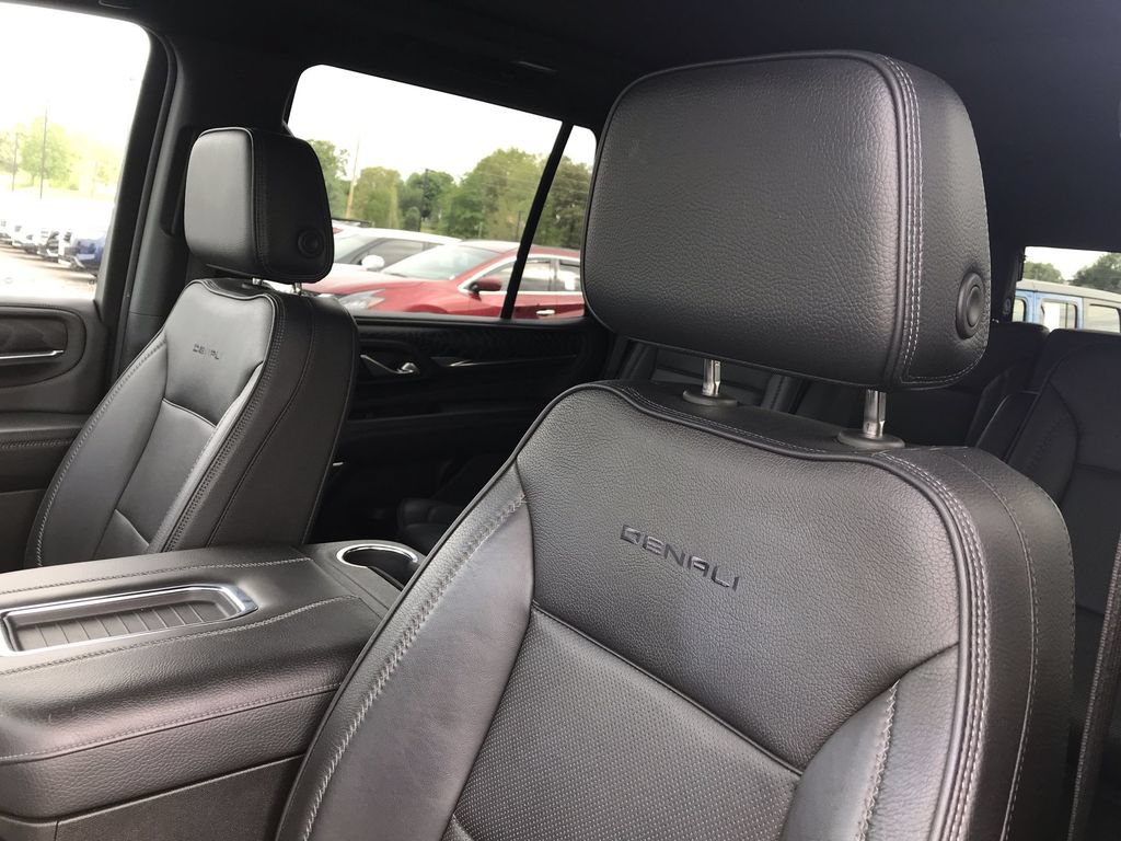 Used 2023 GMC Yukon Denali AWD/4WD image 11