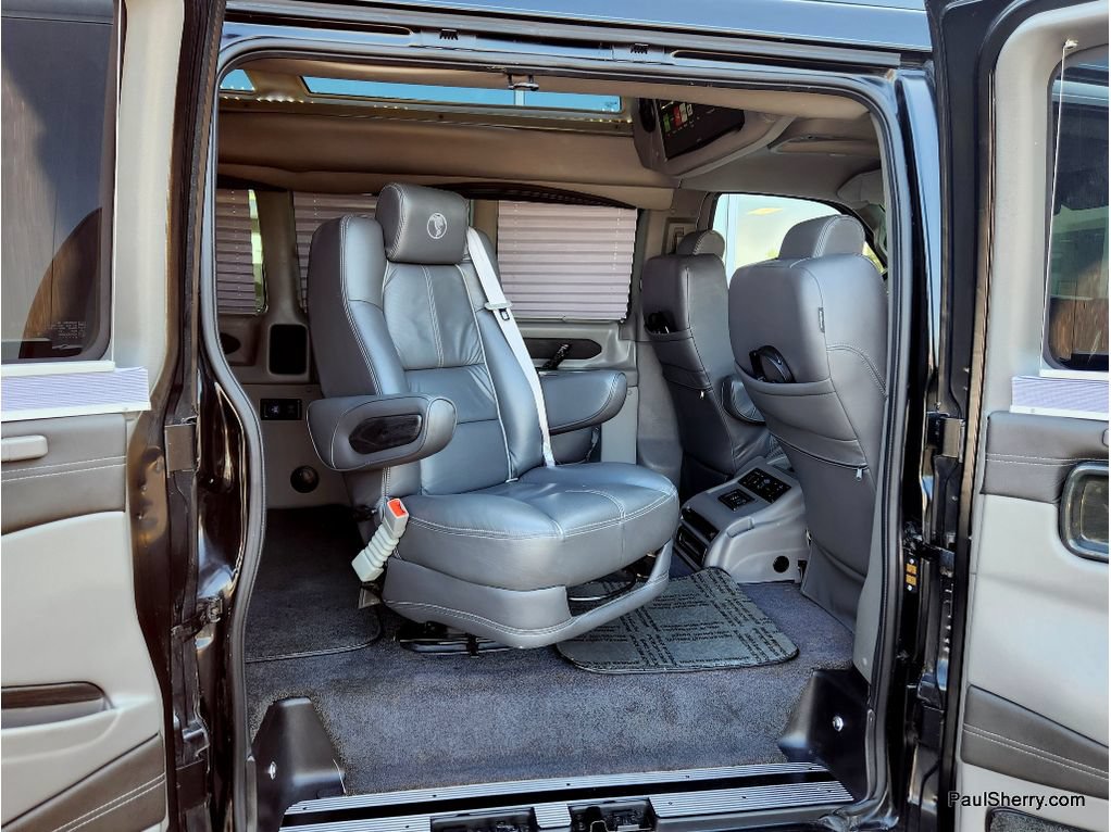 Used 2019 Chevrolet Express 2500 w/ Enhanced Convenience Package RWD image 16