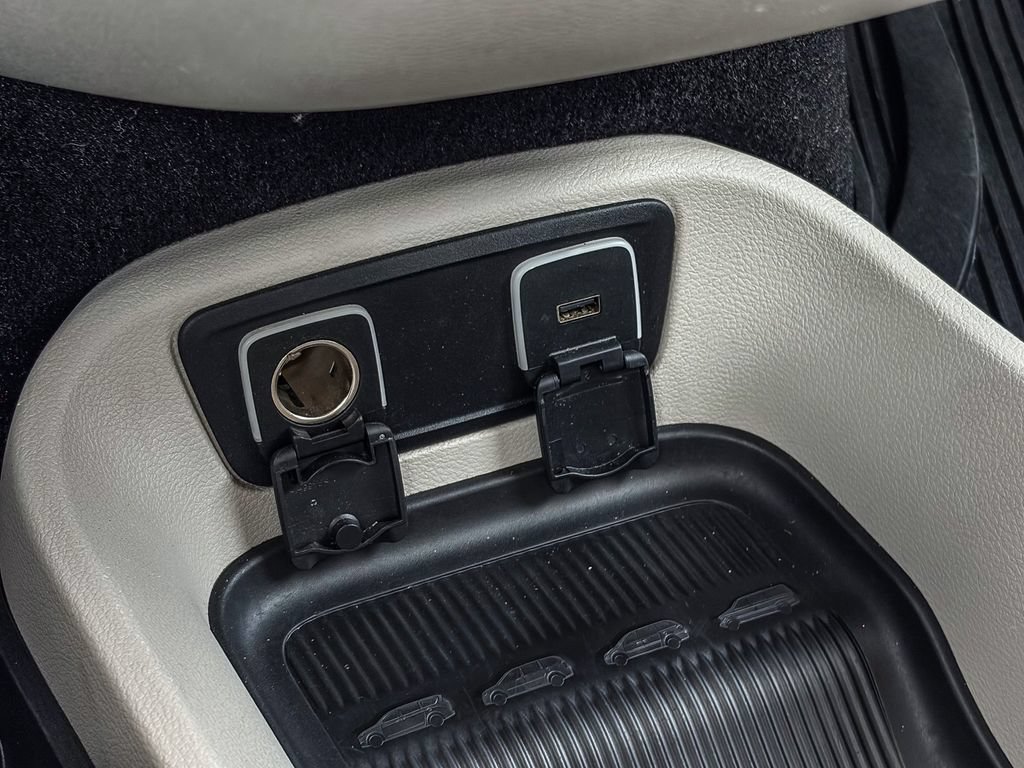 Used 2017 Chrysler Pacifica Limited w/ UConnect Theater Package FWD image 34