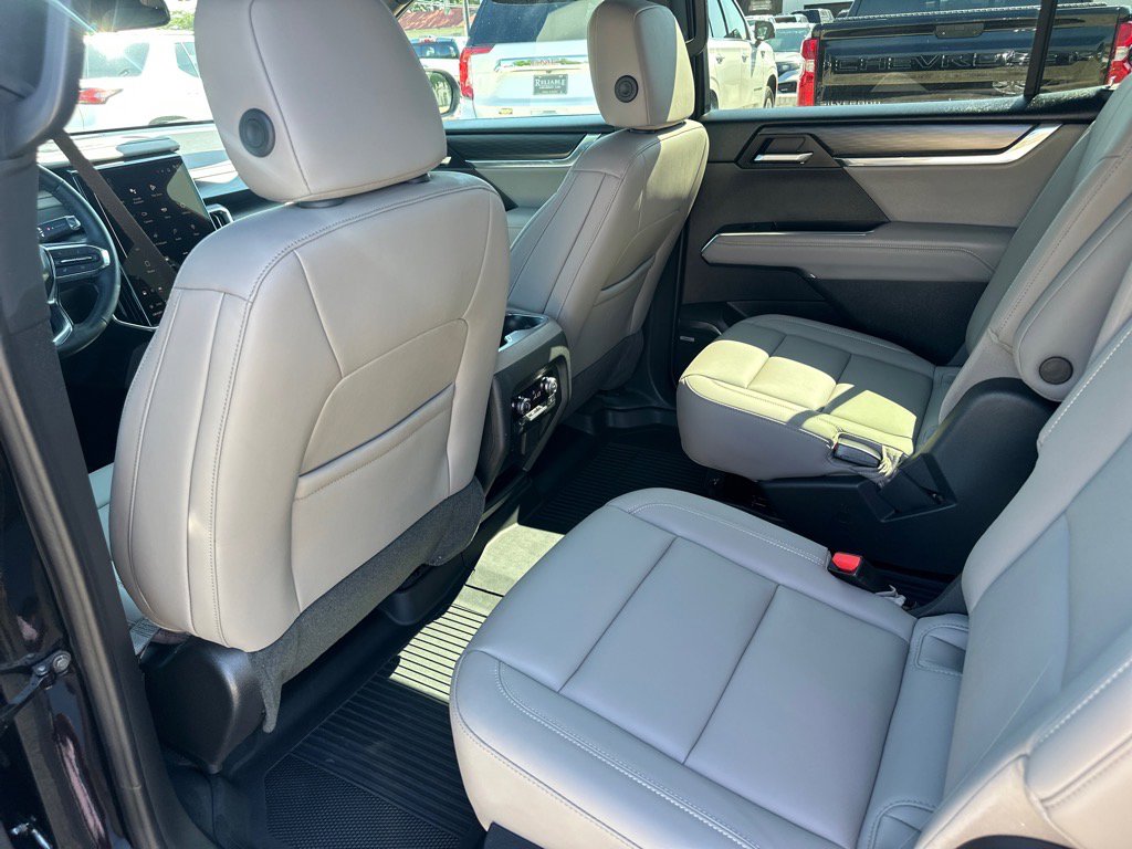 Used 2024 GMC Acadia Elevation w/ Luxury Package image 10