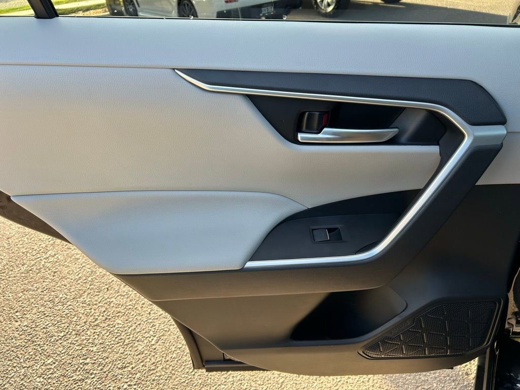 Used 2025 Toyota RAV4 XLE w/ Convenience Package image 28