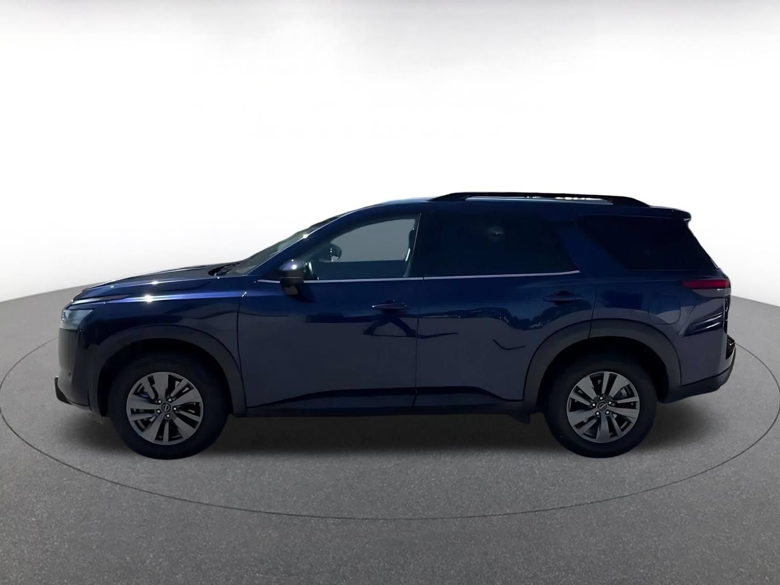 Used 2025 Nissan Pathfinder SV AWD/4WD image 8