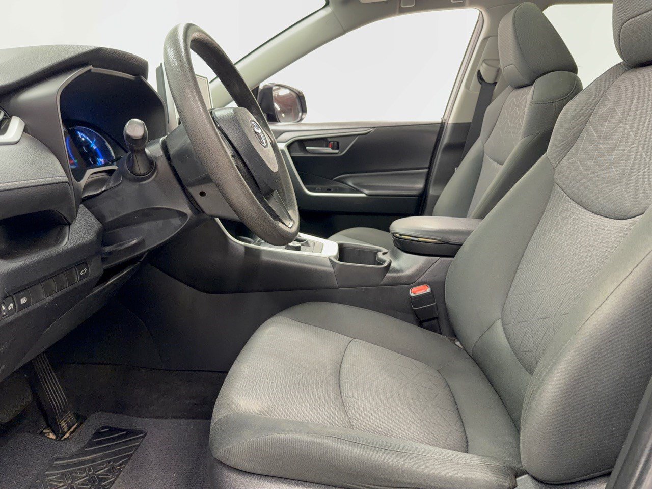 Used 2023 Toyota RAV4 XLE w/ Convenience Package AWD/4WD image 5