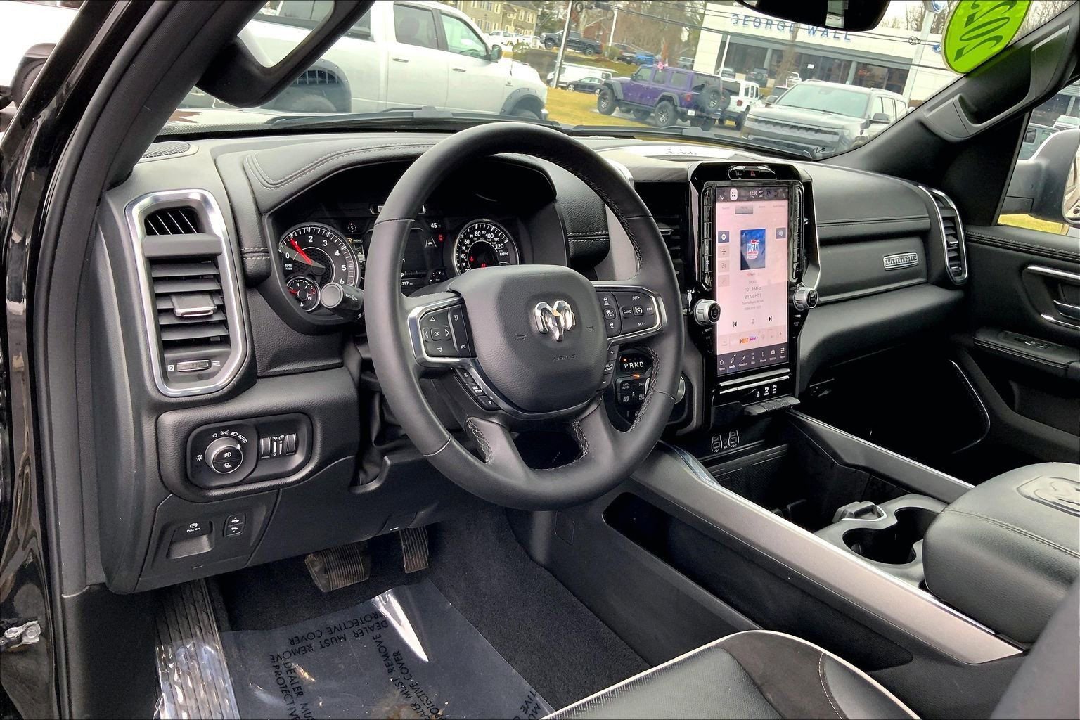 Used 2025 RAM 1500 Laramie AWD/4WD image 16