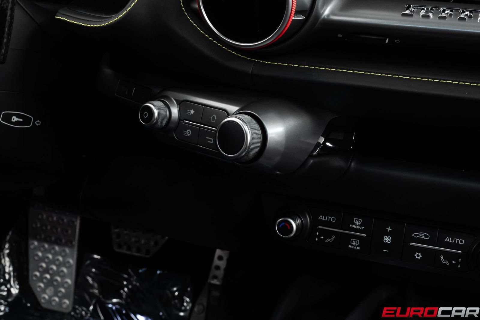 Used 2020 Ferrari 812 Superfast RWD image 33