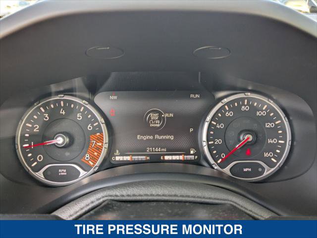 Used 2023 Jeep Renegade Latitude AWD/4WD image 16