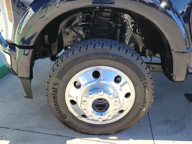 Certified 2024 Ford F450 Platinum w/ FX4 Off-Road Package image 16