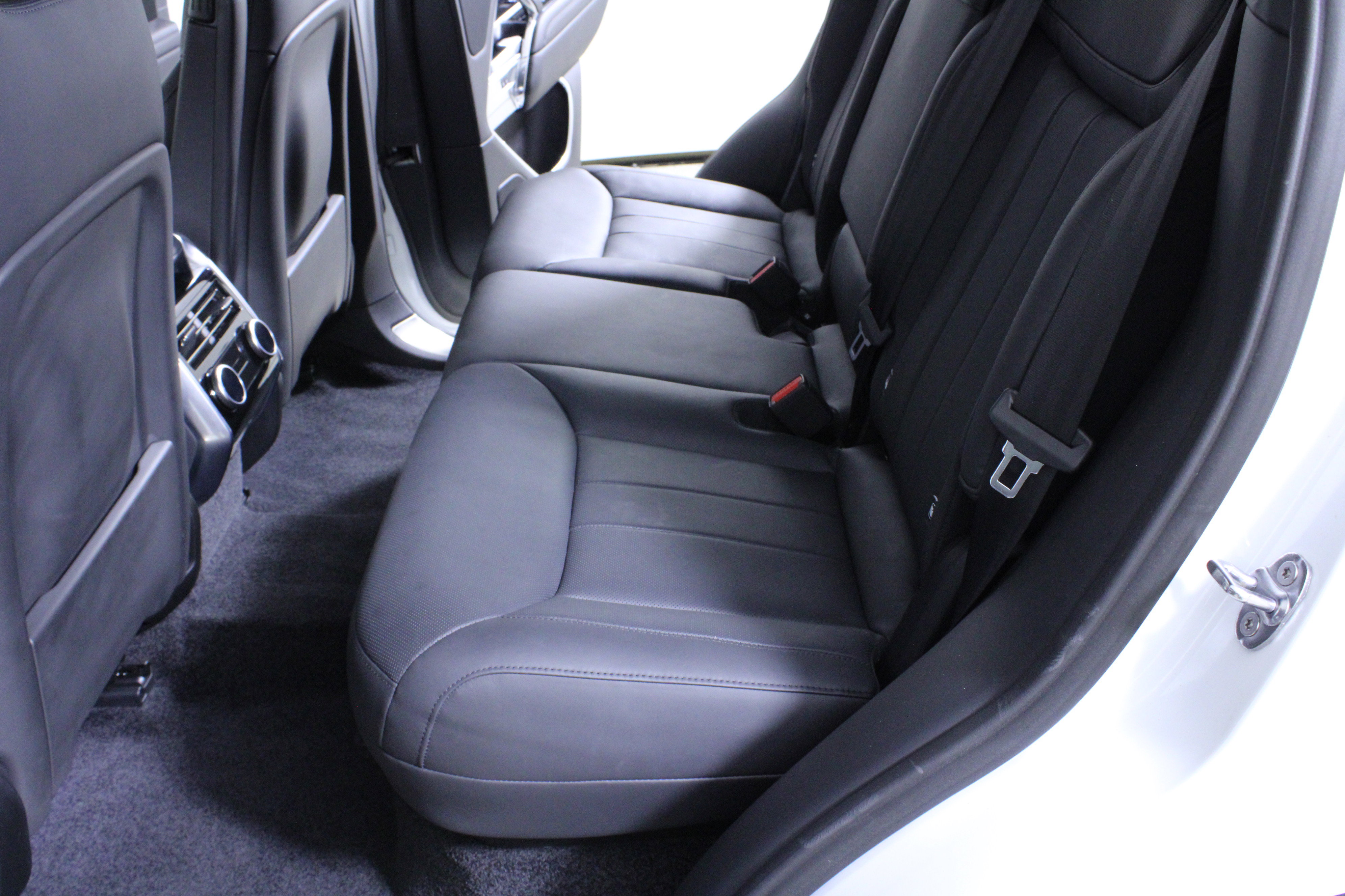 Used 2023 Land Rover Range Rover SE image 11