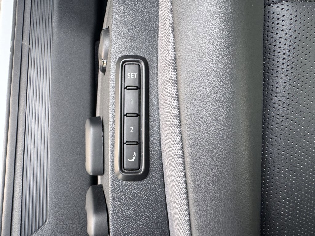 Used 2024 Volkswagen ID.4 S image 32